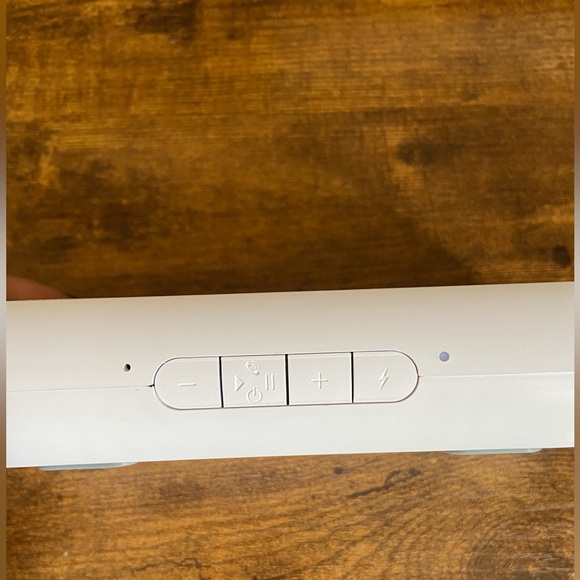 VIVO Combination Portable Speaker and Wireless Phone Charger - Picture 9 of 9